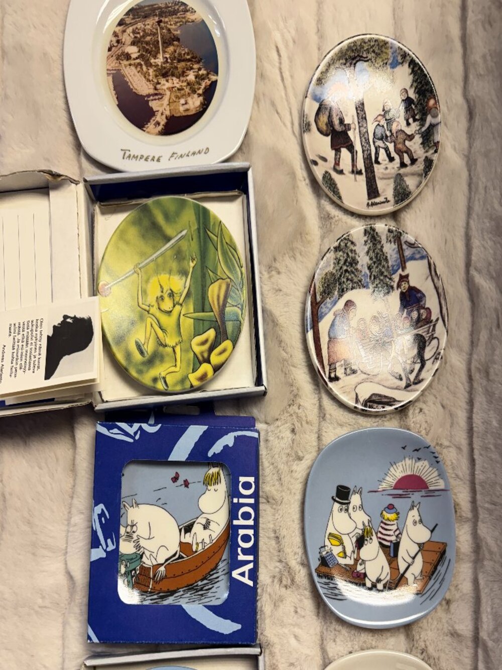 8 Vintage Ceramic Plates and Decorative Wall Plaques Collection